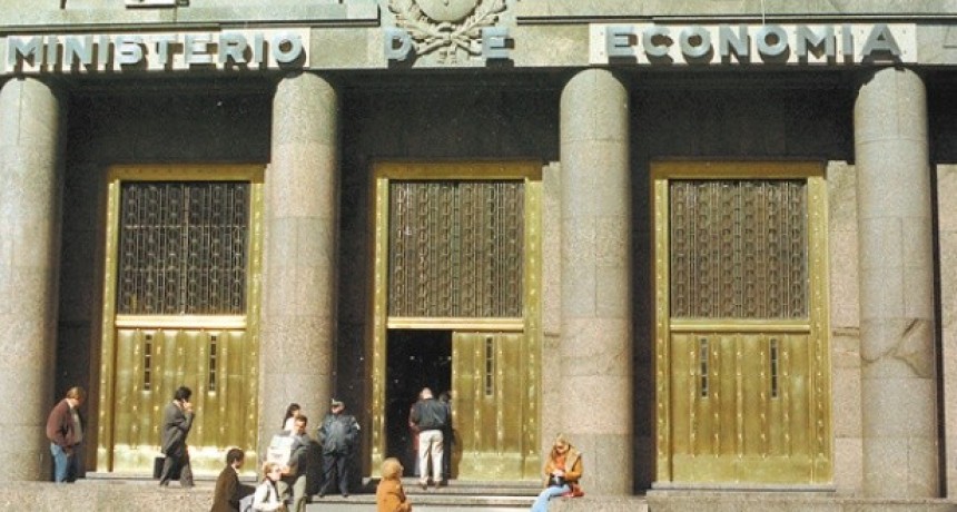 El Gobierno podría pesificar deuda en dolares hasta u$s 20.000 millones