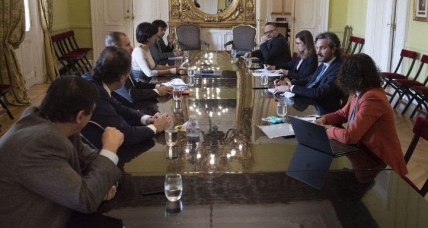 Fernandez recibió el Plan Pos pandemia del Gabinete Econòmico