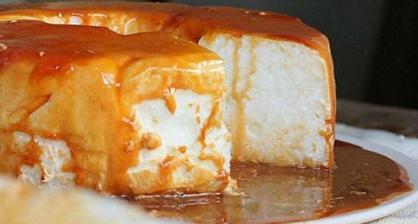 Un postre delicioso Isla Flotante
