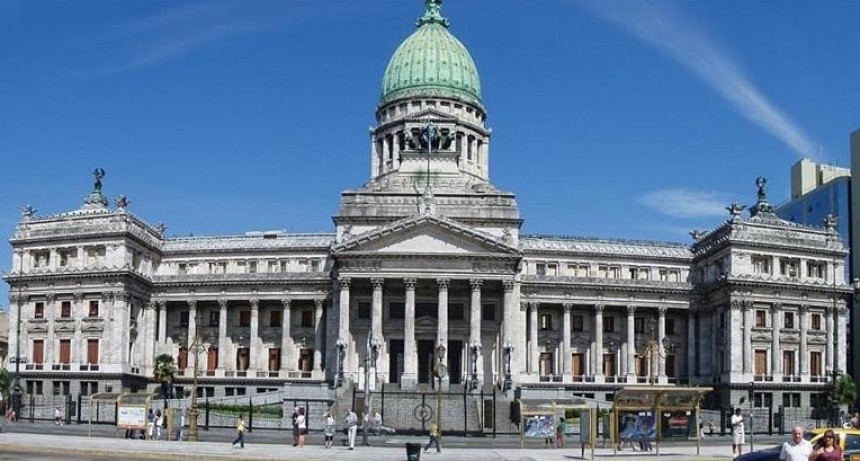Senadores tratan hoy la reestructuración de deuda y el teletrabajo
