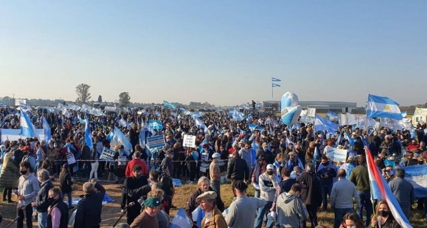 Los Ruralistas realizaron el banderazo del 9 de Julio en San Nicolás