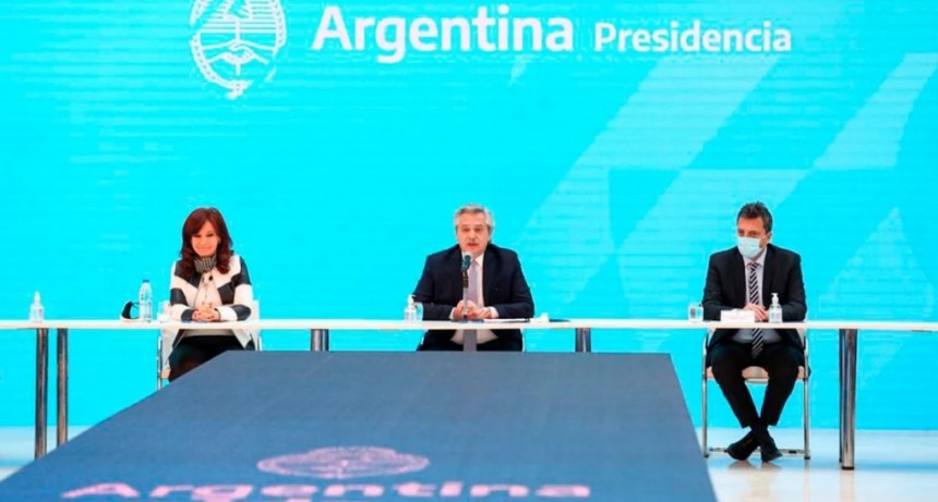 Cristina Kirchner, Alberto Fernandez y Sergio Massa durante un acto oficial en la Casa Rosada