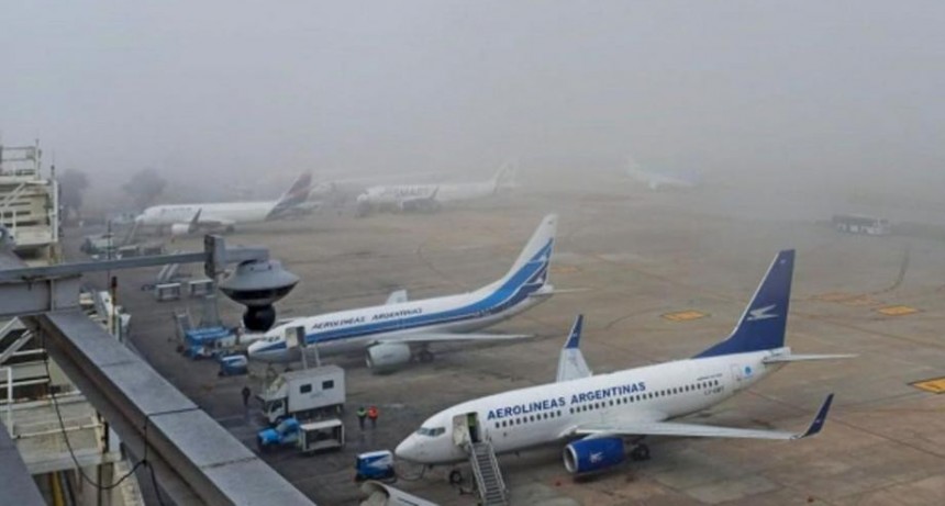 Más de 100 vuelos se vieron afectados por la intensa niebla en la Ciudad de Buenos Aires