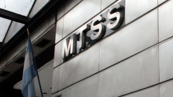 El Gobierno oficializó la convocatoria al Consejo del Salario ante el paro de Moyano