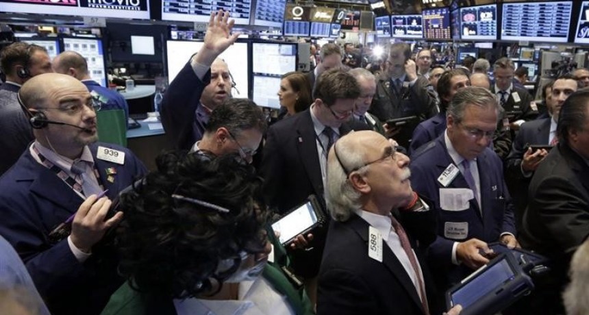 El S&P 500 borra 85 puntos por la devaluación del yuan