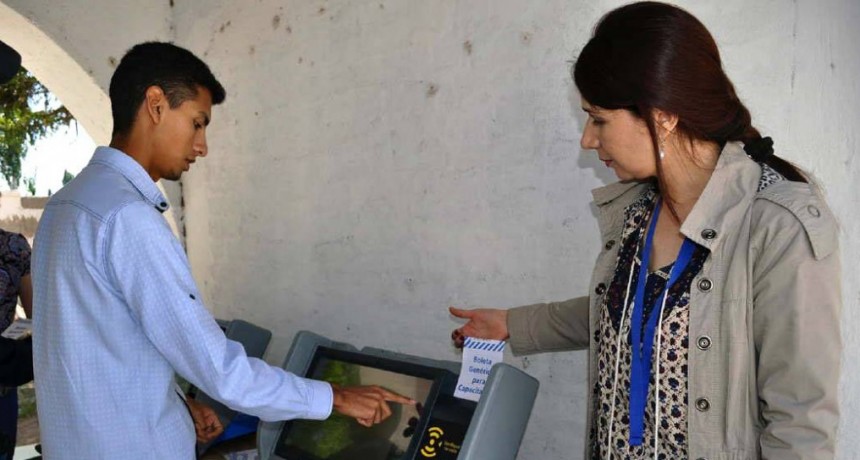 El Gobierno entregó el software y siguen las críticas