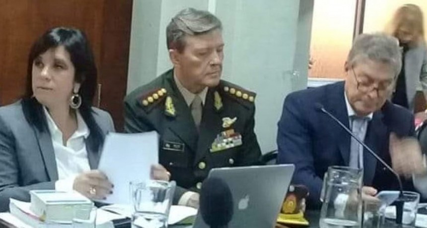 Milani: Estoy de pie, no me van a quebrar