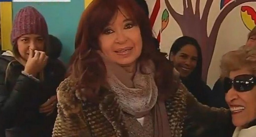 Cristina Kirchner votó en silencio en Santa Cruz