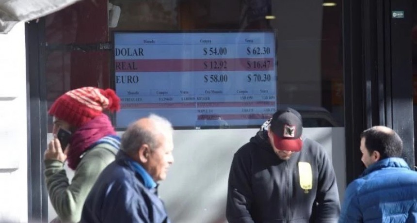 El dólar subió y cerró a $ 62,17