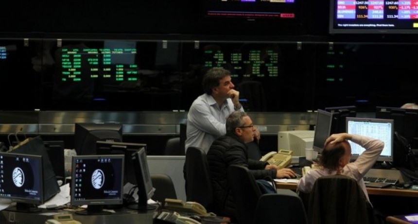 La Bolsa porteña cayó 1,40% y el riesgo país cerca de los 2000 puntos