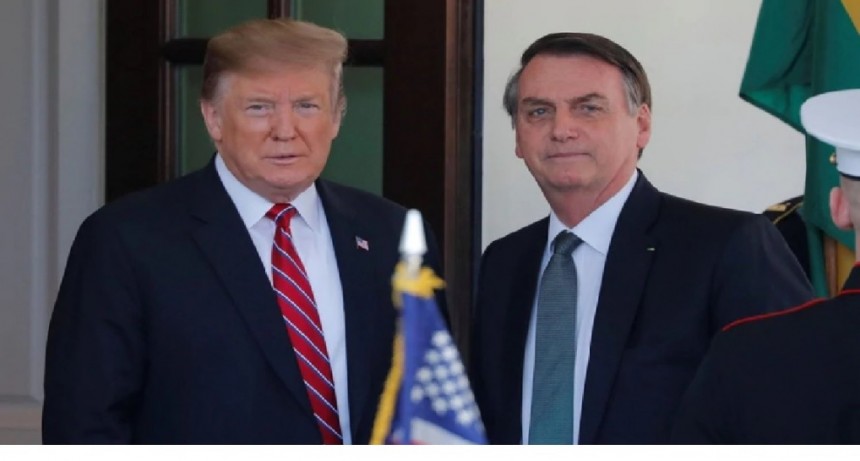 Trump ofreció ayuda a Bolsonaro para apagar el fuego en el Amazonas