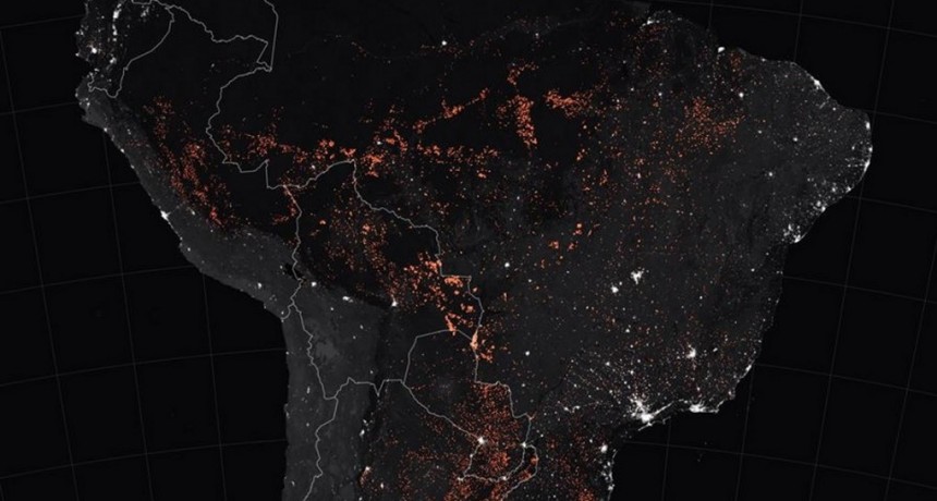 El humo avanza desde el norte al surde Argentina