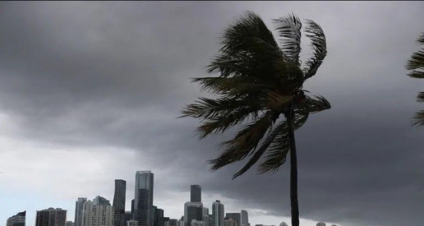 Declaran en emergencia al Estado de Florida por el huracán Isaías