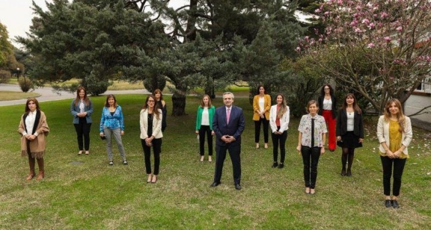 Alberto Fernande se reunio con funcionarias y empresarias