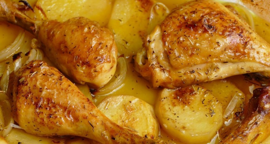Pollo al horno con papas y cebolla