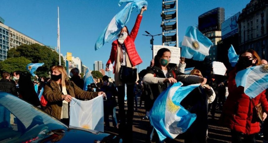 Banderazo en el Obelisco y en distintos lugares del país