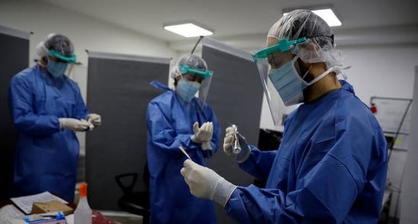  Los Médicos reutilizan equipos de protección por falta de insumos