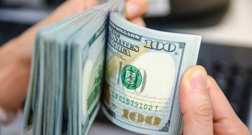El dòlar blue subió a $134 la diferencia con el oficial es del 82%