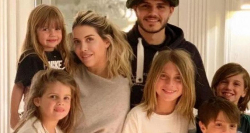 Wanda Nara les regaló a sus hijos un metegol de cristal 