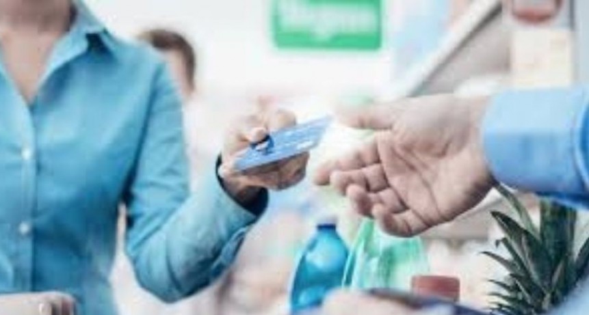 El consumo en tarjetas decrédito cayó en agosto
