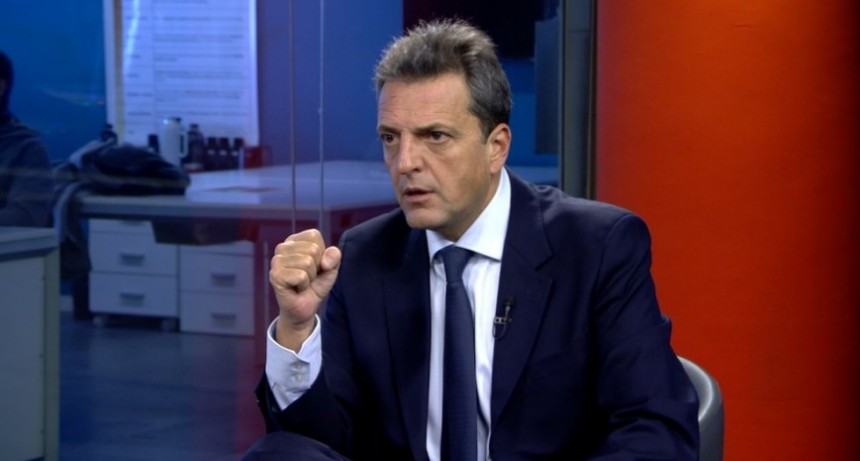 El Gobierno podría analizar sacarles la Asignación Universal por Hijo y el IFE a quienes tomen tierras