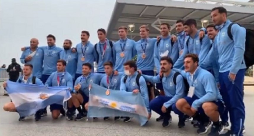 Llegaron Los Pumas 7's tras ganar la medalla de bronce