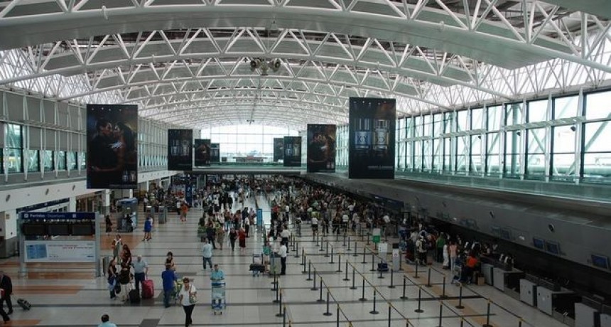 Autorizaran el ingreso de extranjeros que sean parientes directos de argentino