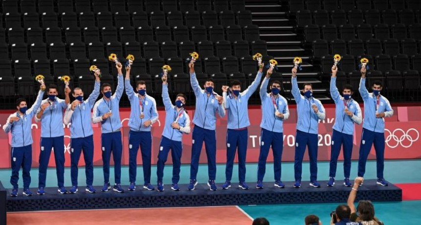 La Selección de vóley recibió las medallas de bronce