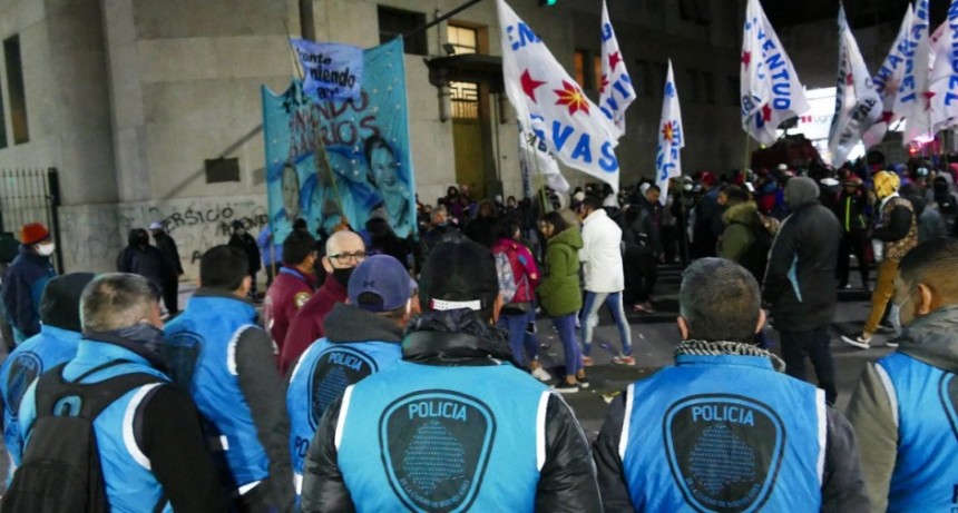 Piqueteros rodean el Ministerio de Desarrollo Social Tras el mensaje de Juan Zabaleta