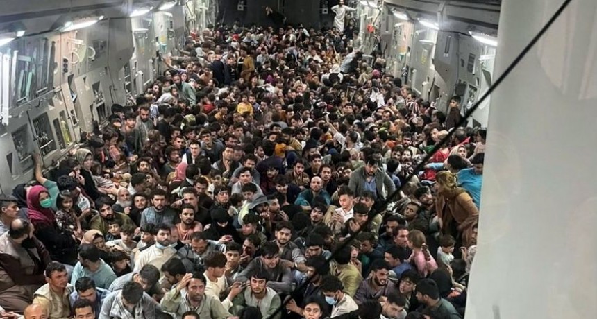  Un avión de Estados Unidos despegò igual con 640 afganos