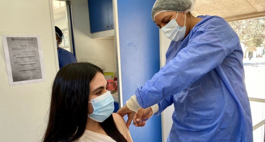 El fin de semana se aplicaron más de 13 mil dosis contra la COVID-19