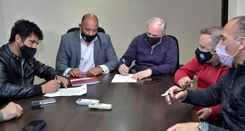 Docentes acordaron un aumento del 15%