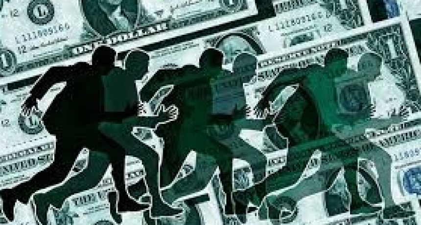 El dólar blue cotiza a 685 pesos