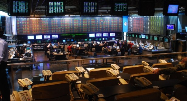  El Merval cae antes  un mercado cauteloso 