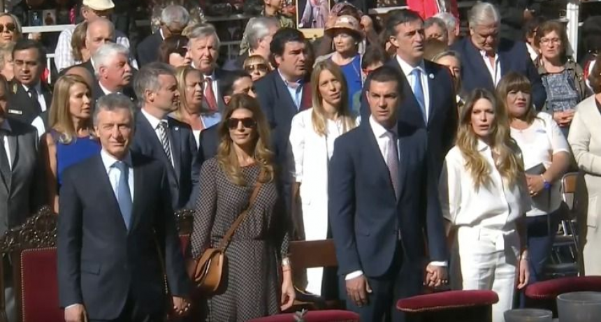 El Presidente Mauricio Macri y su Esposa celebra la misa del Triduo