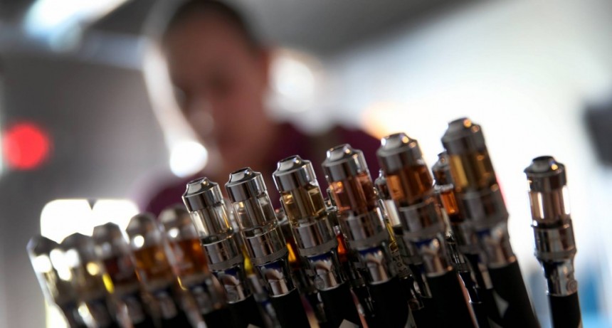 Prohíbe la venta de cigarrillos electrónicos con sabores