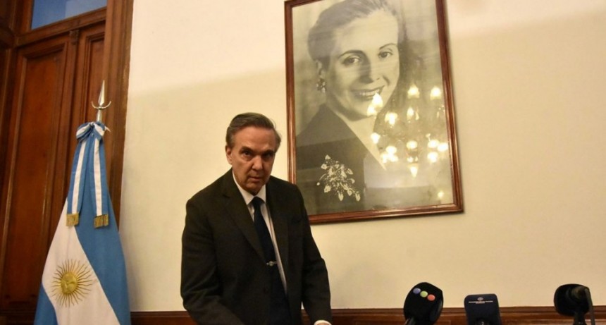 Pichetto oficializó su alejamiento del bloque peronista y crea una nueva bancada