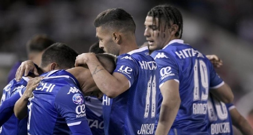 Vélez frenó a River y silenció al Monumental