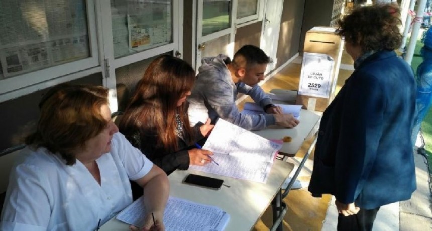 Ya votó el 45% del padrón electoral en Mendoza