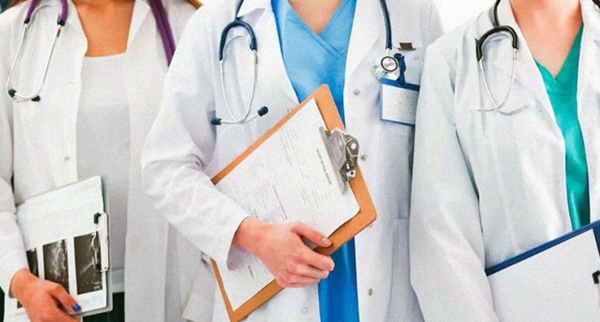 Medico rinden ingreso para cubrir cupos de Residencias Profesionales