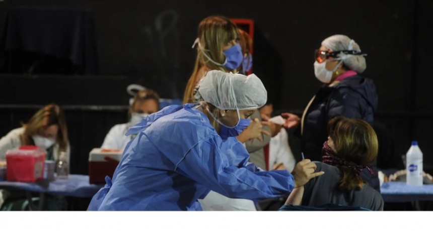 Suspende Vacuna COVID-19 por 