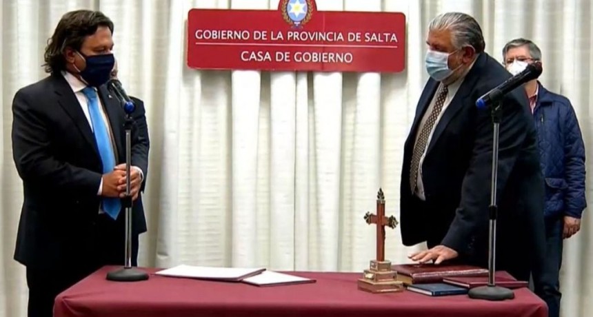 Gobernador Gustavo Sáenz toma juramento al ministro de Salud