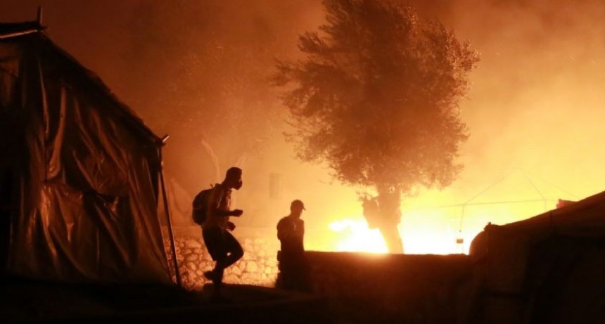 Un incendio arrasó con el mayor campo de refugiados de Europa