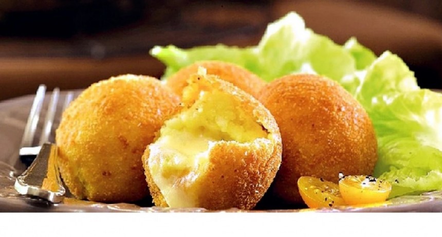Bombas de queso con papas