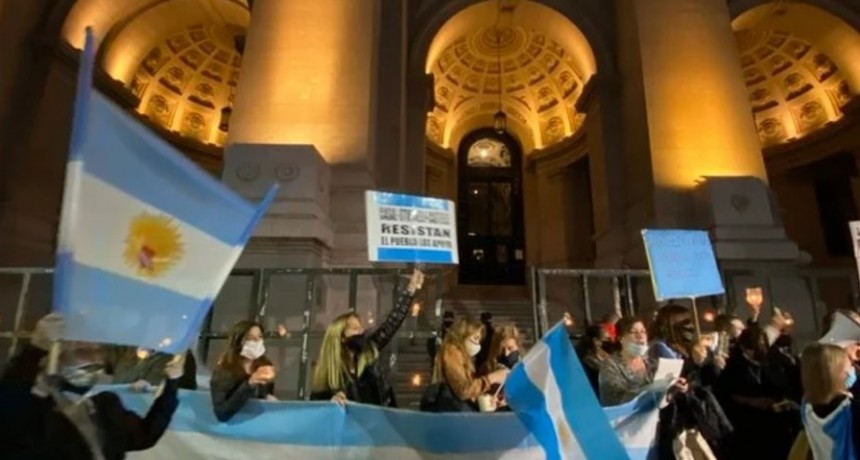 Protesta en Tribunales por el traslado de los tres jueces