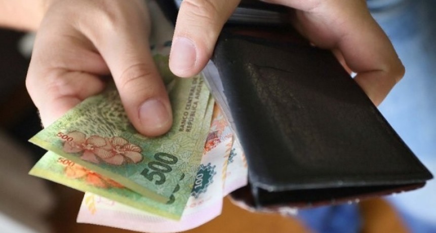 El 60% de los argentinos percibía ingresos de hasta $27.000 por mes 
