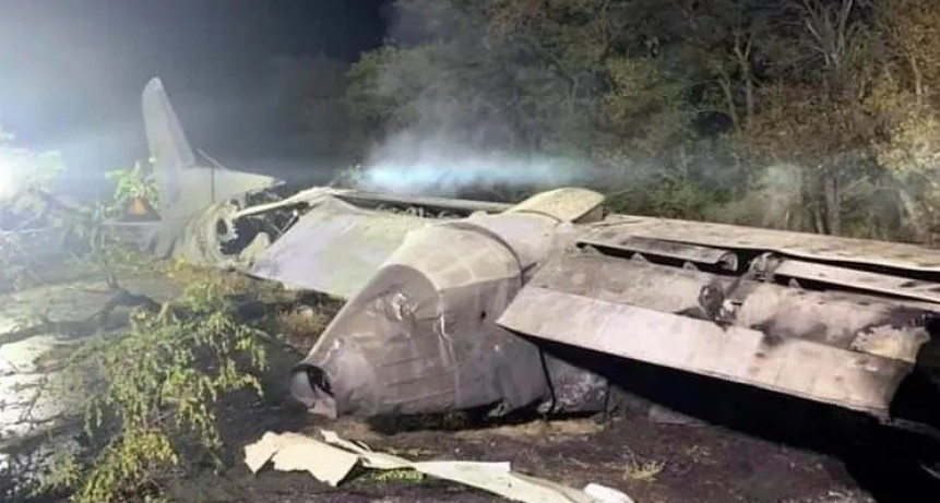 Un avión militar se estrelló en Ucrania y 22 personas murieron
