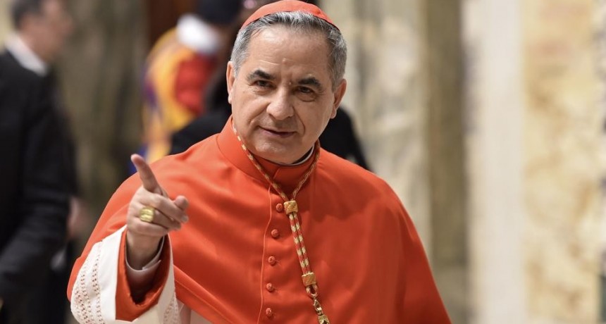 El cardenal Angelo Becciu obligado a renunciar por malversar fondos del Vaticano