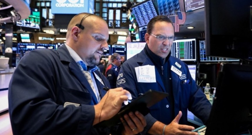 Wall Street cierra a la baja y corta racha positiva