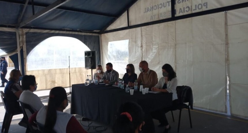 Un sector de los docentes vuelve a las aulas